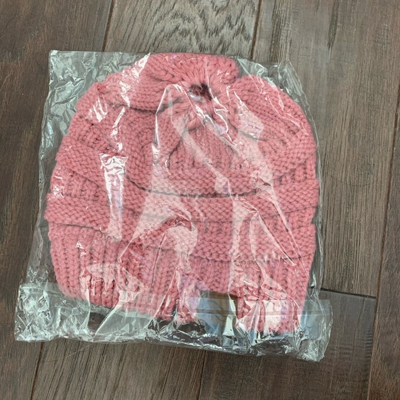 NWT C.C. Messy Bun Beanie - Picture 3 of 6